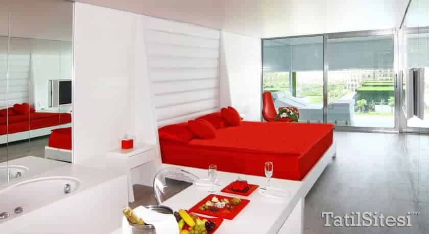 Adam & Eve Hotel (+16) 